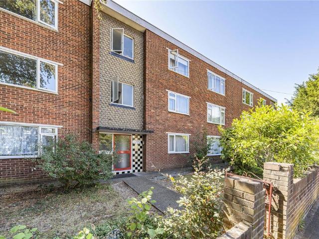 Flat for sale in London Borough of Hounslow, Spring Grove