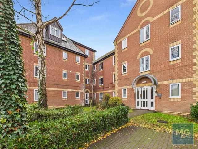 Flat for sale in Chedburgh, Suffolk