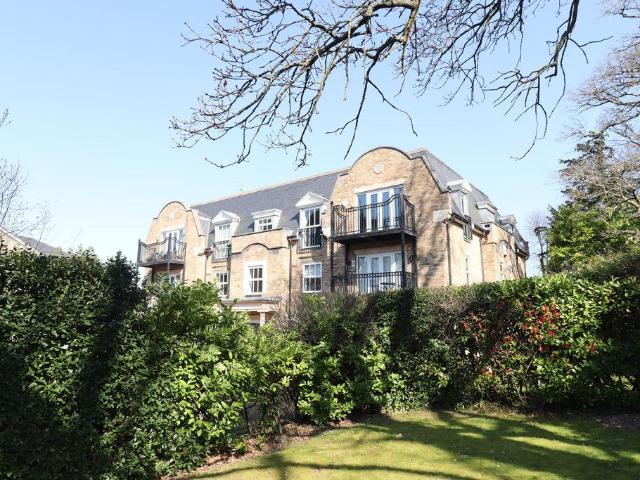 Flat for sale in Sunningdale