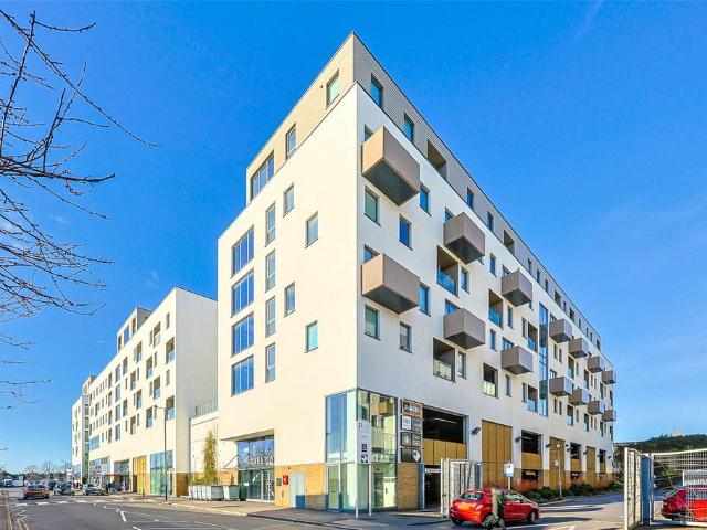Flat for sale in Kingsbury, Greater London