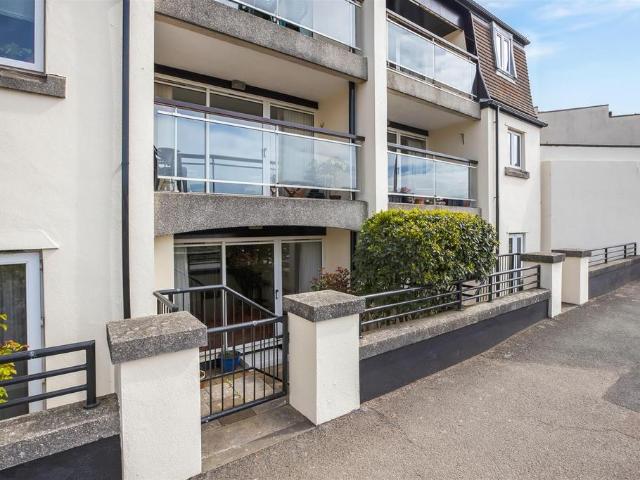 Flat for sale in Strode, Devon