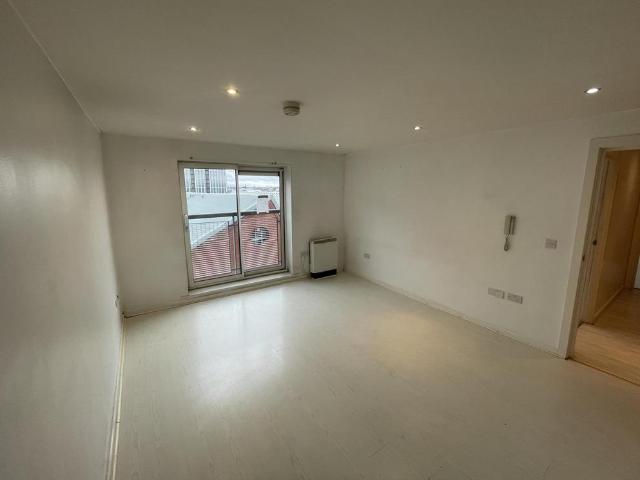 Flat for sale in Georgia, Greater Manchester