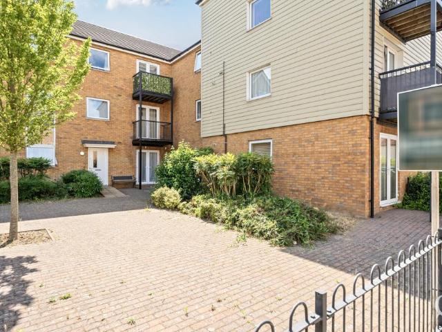 Flat for sale in Grove Park, Oad Street