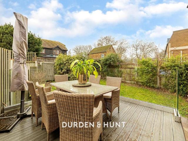 Flat for sale in Wanstead, Greater London