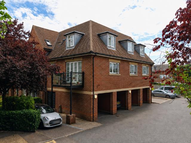 Flat for sale in North Watford