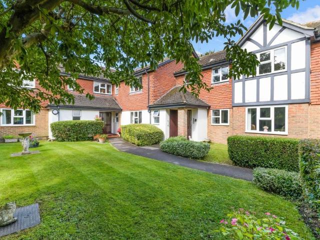 Flat for sale in Hillview, Surrey