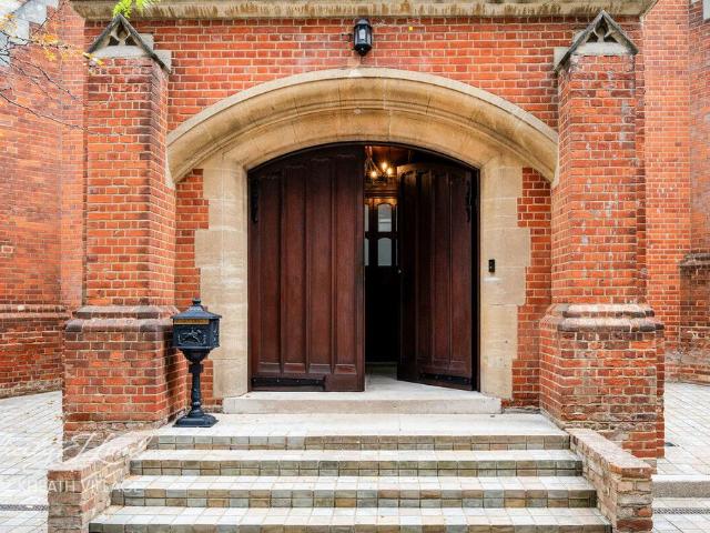 Flat for sale in Shooters Hill, Greater London