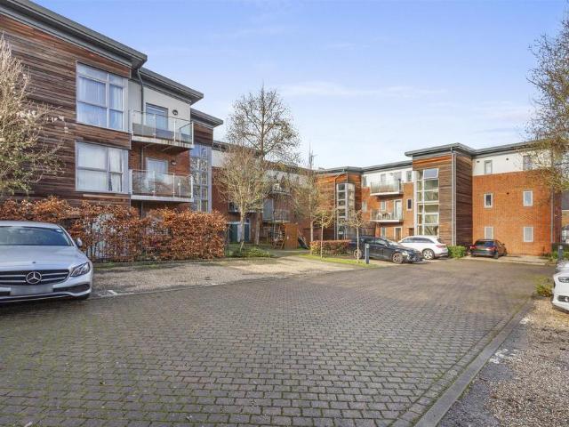 Flat for sale in Castlefield, Cressex
