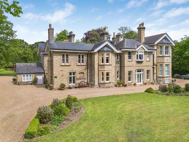 Flat for sale in Duton Hill, Essex