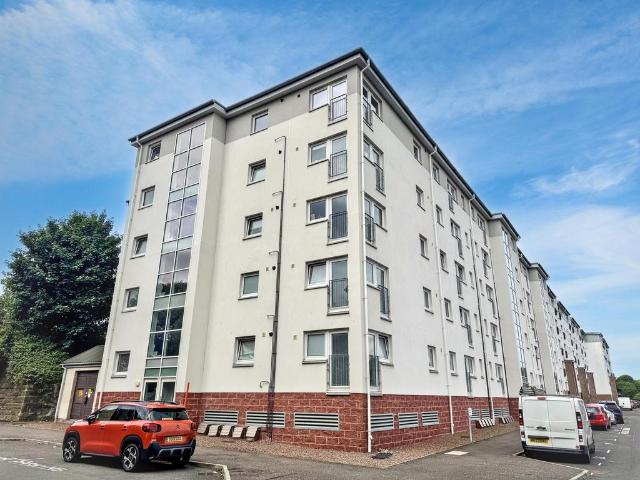 Flat for sale in Whiteinch, Scotland