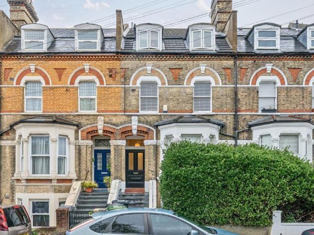 Flat for sale in Penge, Greater London