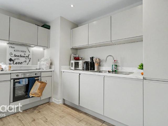 Flat for sale in West Yorkshire