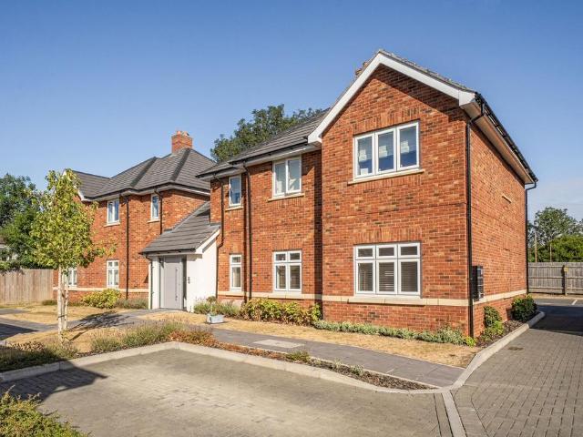 Flat for sale in Lower Stondon, Bedfordshire