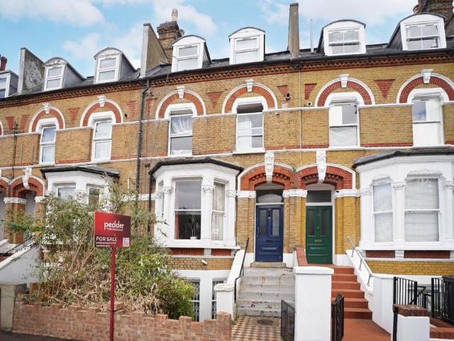 Flat for sale in Penge, Greater London
