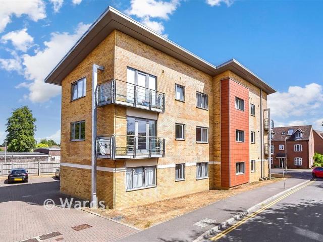 Flat for sale in Midway, Kent