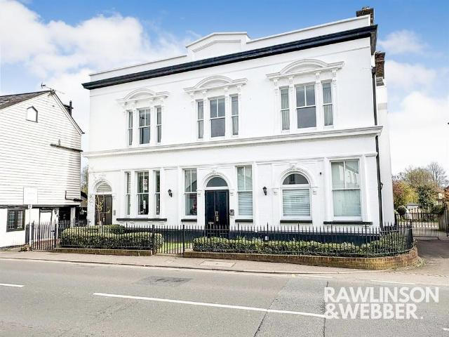 Flat for sale in Blackhills, Surrey