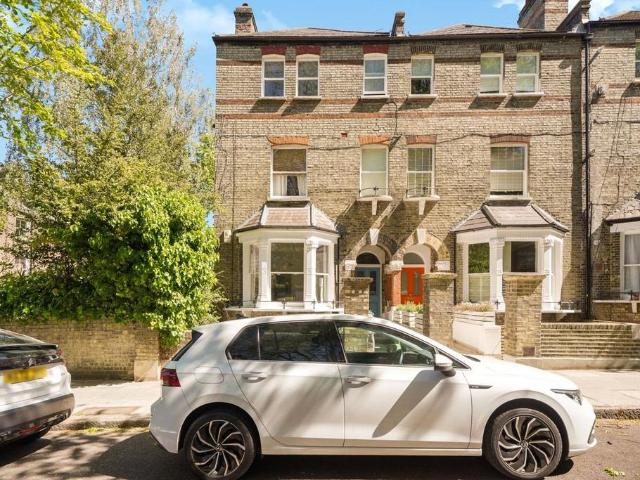 Flat for sale in Archway, Greater London