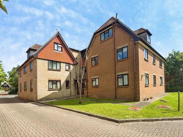 Flat for sale in Freshwater, Isle Of Wight