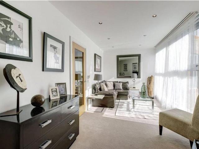 Flat for sale in Chelsea, Greater London