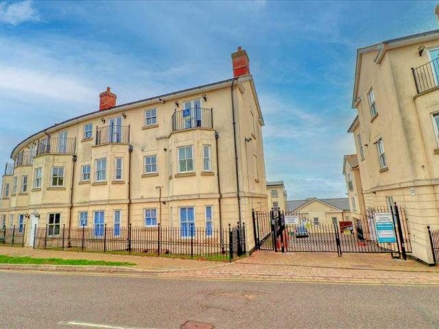 Flat for sale in Frinton and Walton, Dale Hill