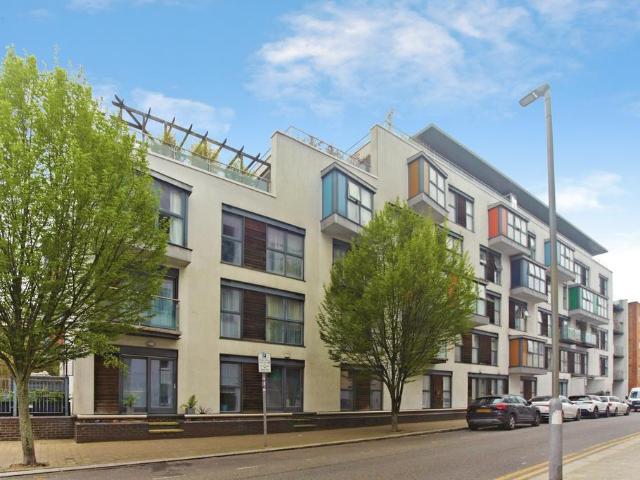 Flat for sale in Wandsworth, Greater London