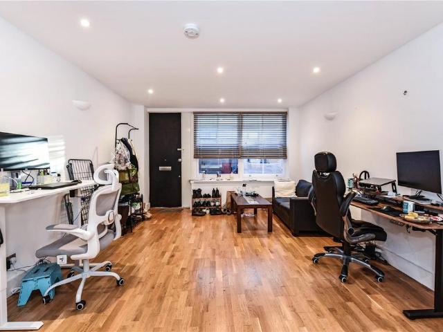 Flat for sale in South Hampstead, Greater London