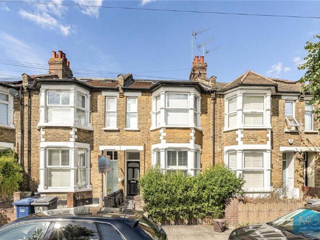 Flat for sale in Finchley, Greater London