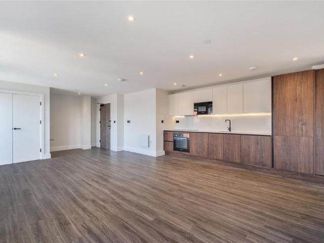 Flat for sale in Gerrards Cross, Denham