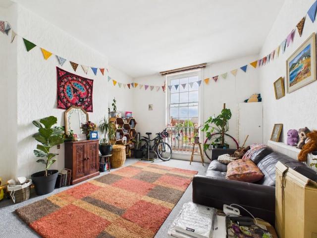 Flat for sale in Calderstones