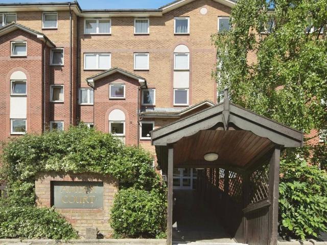 Flat for sale in Brunswick