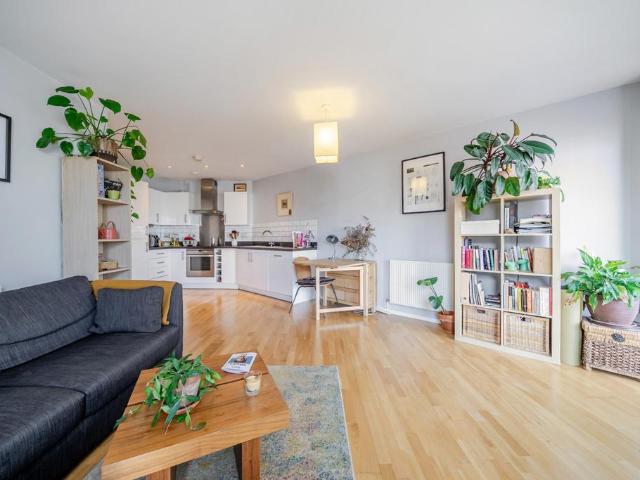 Flat for sale in Bermondsey, Greater London