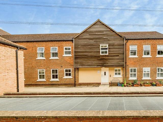 Flat for sale in Coldharbour, Buckinghamshire