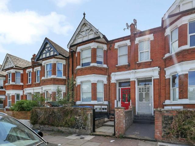 Flat for sale in Harlesden, Greater London