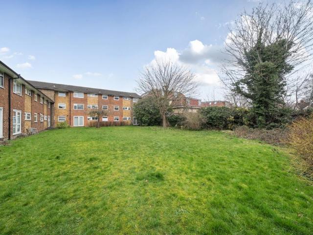 Flat for sale in London Borough of Merton, Mitcham