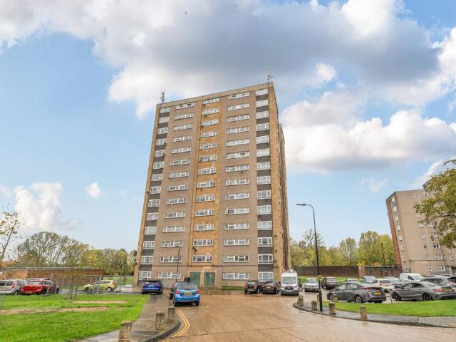 Flat for sale in London Borough of Ealing, Greater London