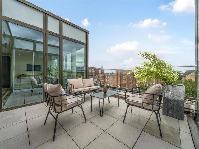Flat for sale in Greater London