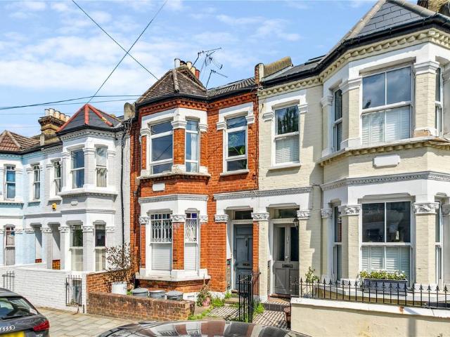 Flat for sale in Earlsfield, Greater London