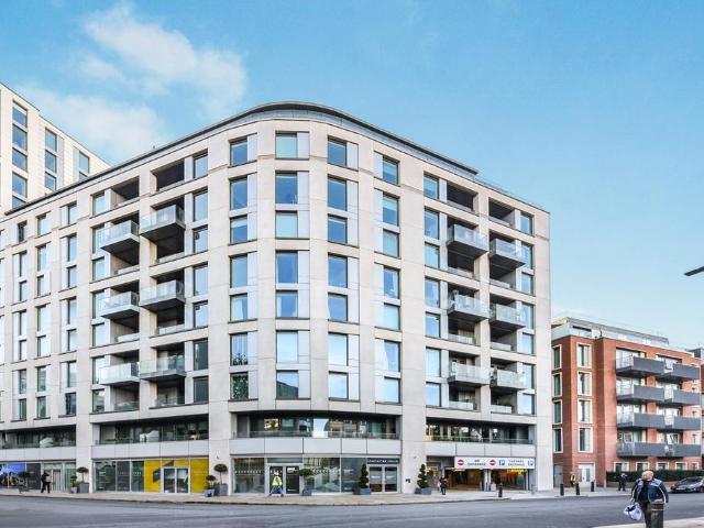 Flat for sale in Hammersmith, Greater London