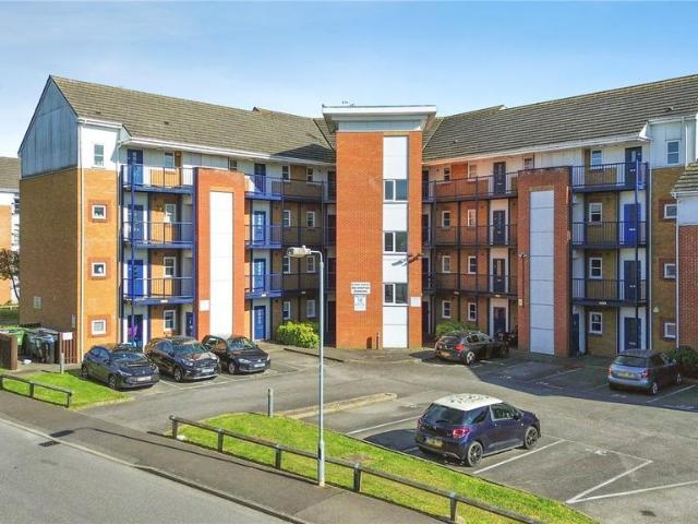 Flat for sale in Newtown, Reading