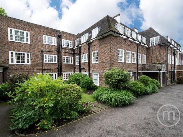 Flat for sale in Golders Green, Greater London