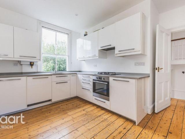 Flat for sale in Peckham, Greater London