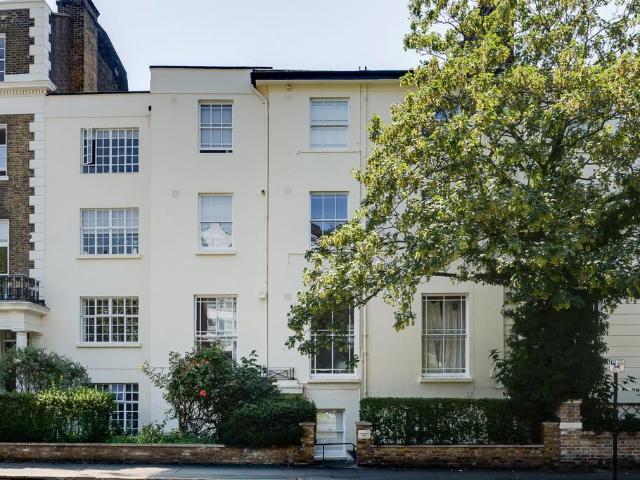 Flat for sale in Chalk Farm, Primrose Hill