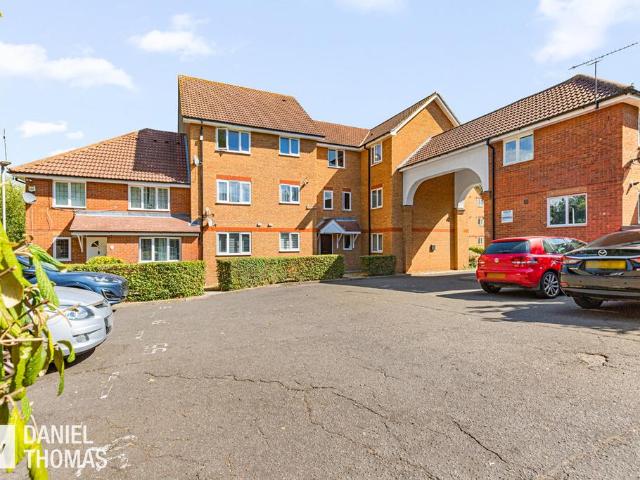 Flat for sale in Epping, Essex