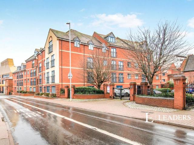 Flat for sale in St Clements, Worcester