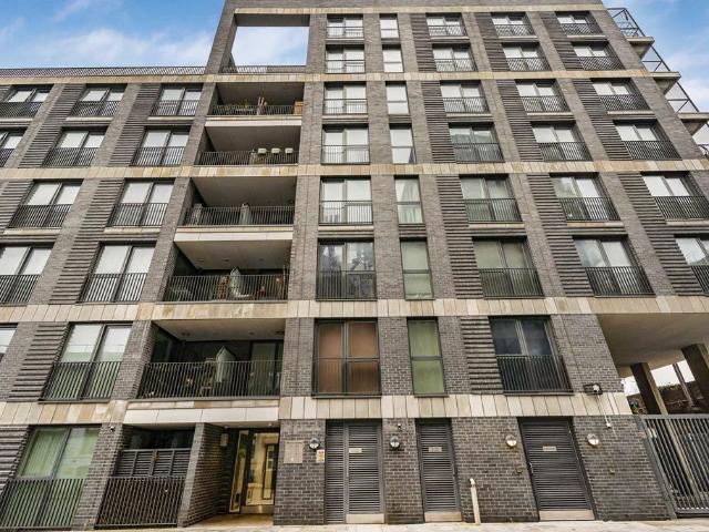 Flat for sale in Ratcliffe, Stepney