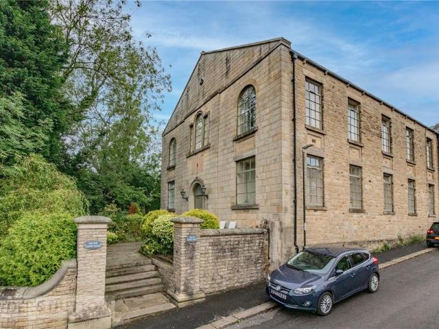 Flat for sale in Whitfield, Charlesworth