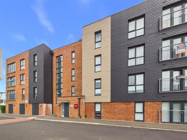 Flat for sale in Gloucester, Gloucestershire