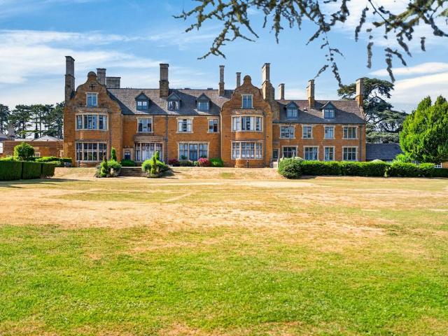 Flat for sale in Northampton, Northamptonshire