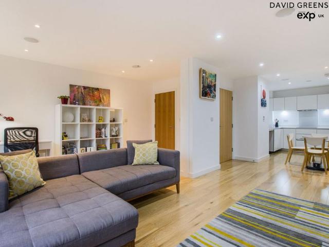 Flat for sale in Bromley-by-Bow, Poplar Grove