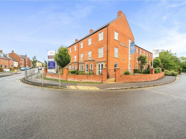 Flat for sale in Towcester, Northamptonshire